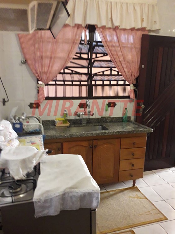 Sobrado de 214m² com 4 quartos em Vila Galvão