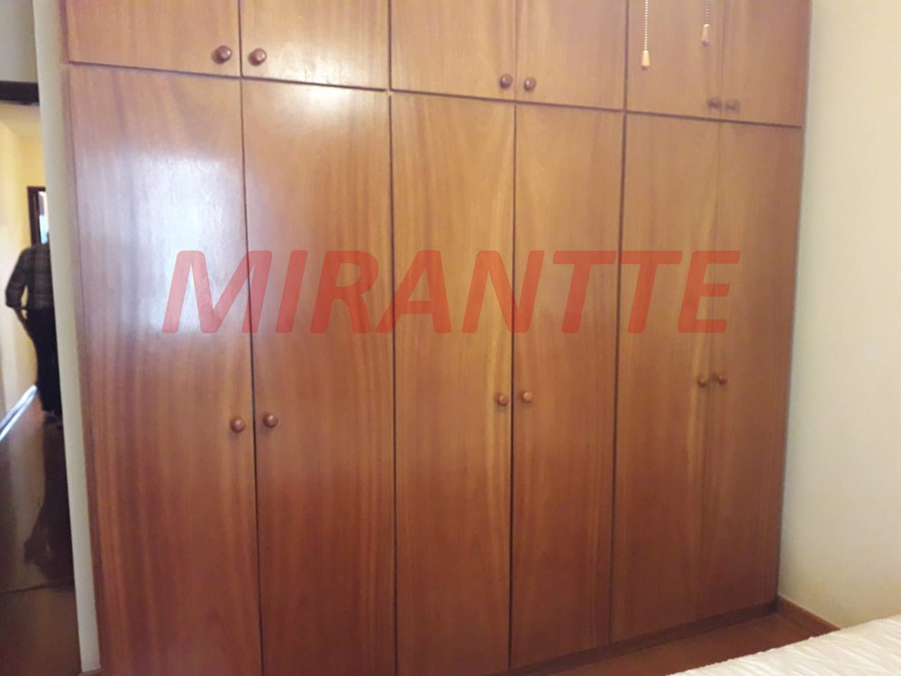 Sobrado de 214m² com 4 quartos em Vila Galvão