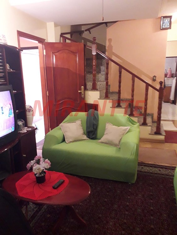 Sobrado de 214m² com 4 quartos em Vila Galvão