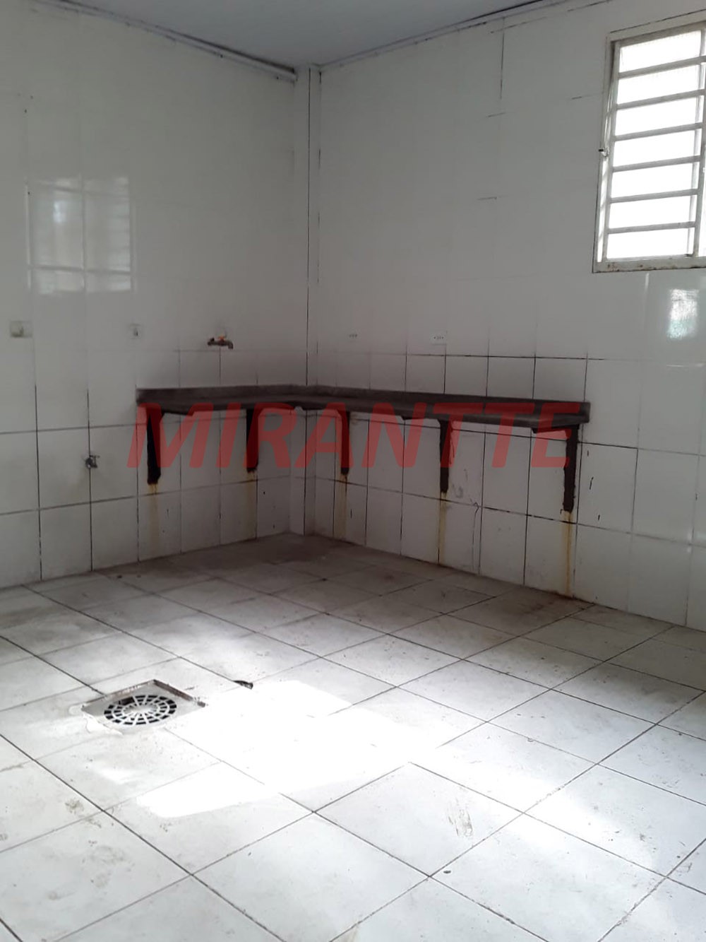Comercial de 800m² em Jardim Peri
