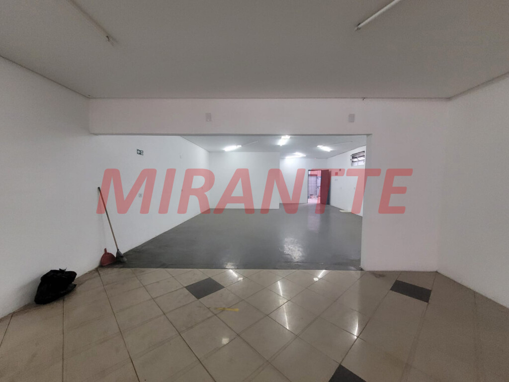 Comercial de 932m² em Imirim