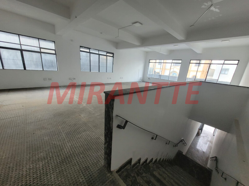 Comercial de 932m² em Imirim