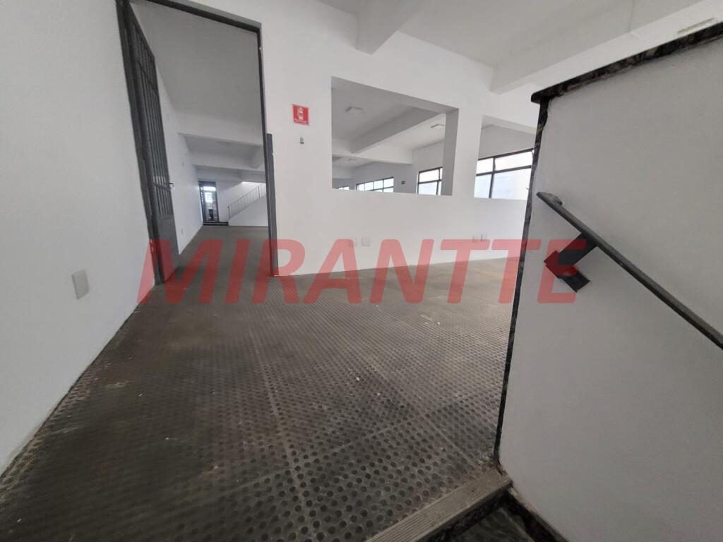 Comercial de 932m² em Imirim
