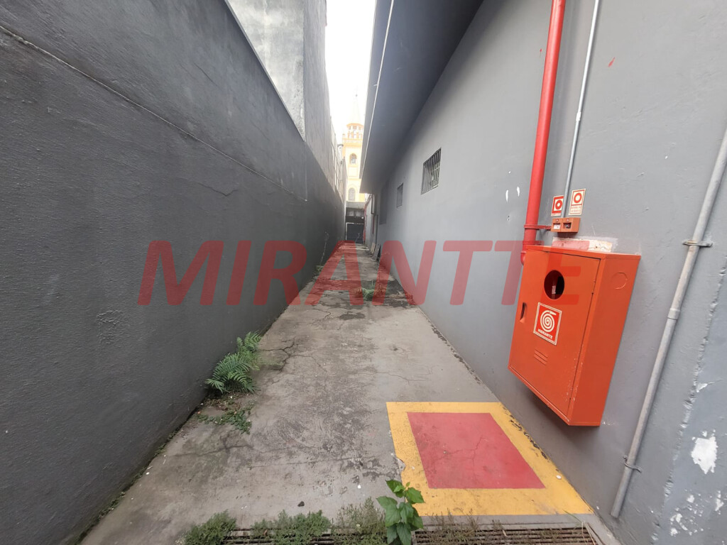 Comercial de 932m² em Imirim