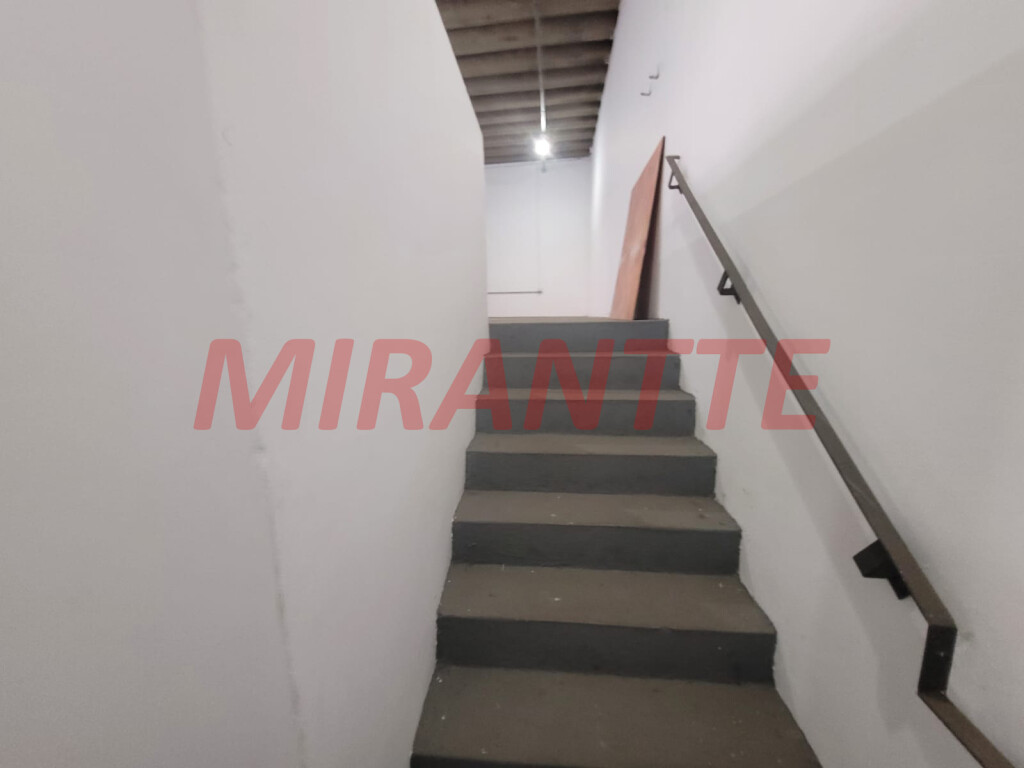 Comercial de 932m² em Imirim