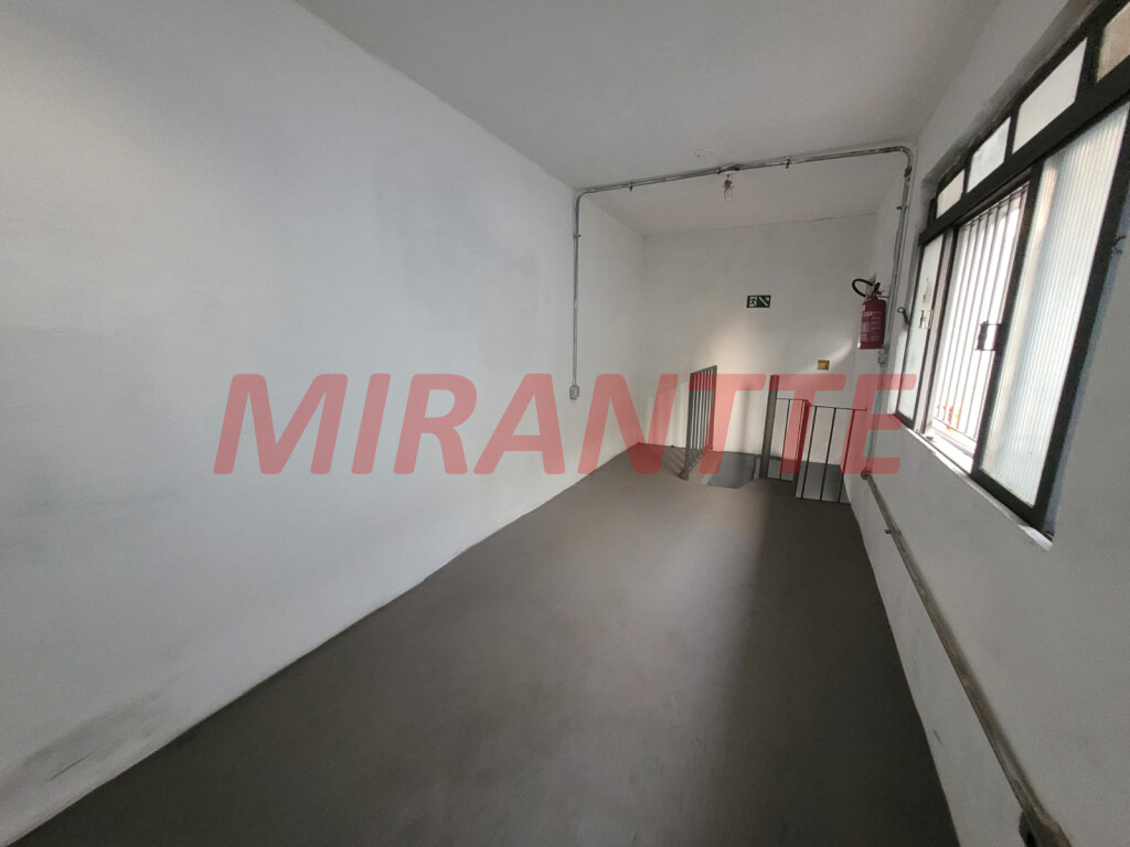 Comercial de 932m² em Imirim