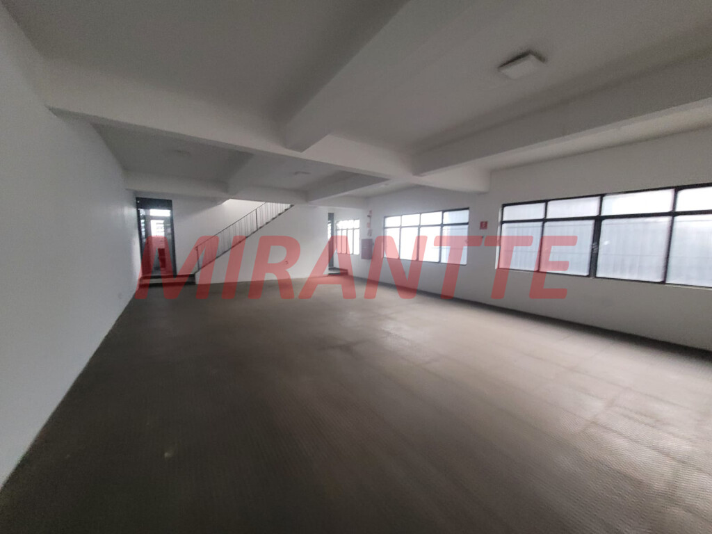 Comercial de 932m² em Imirim