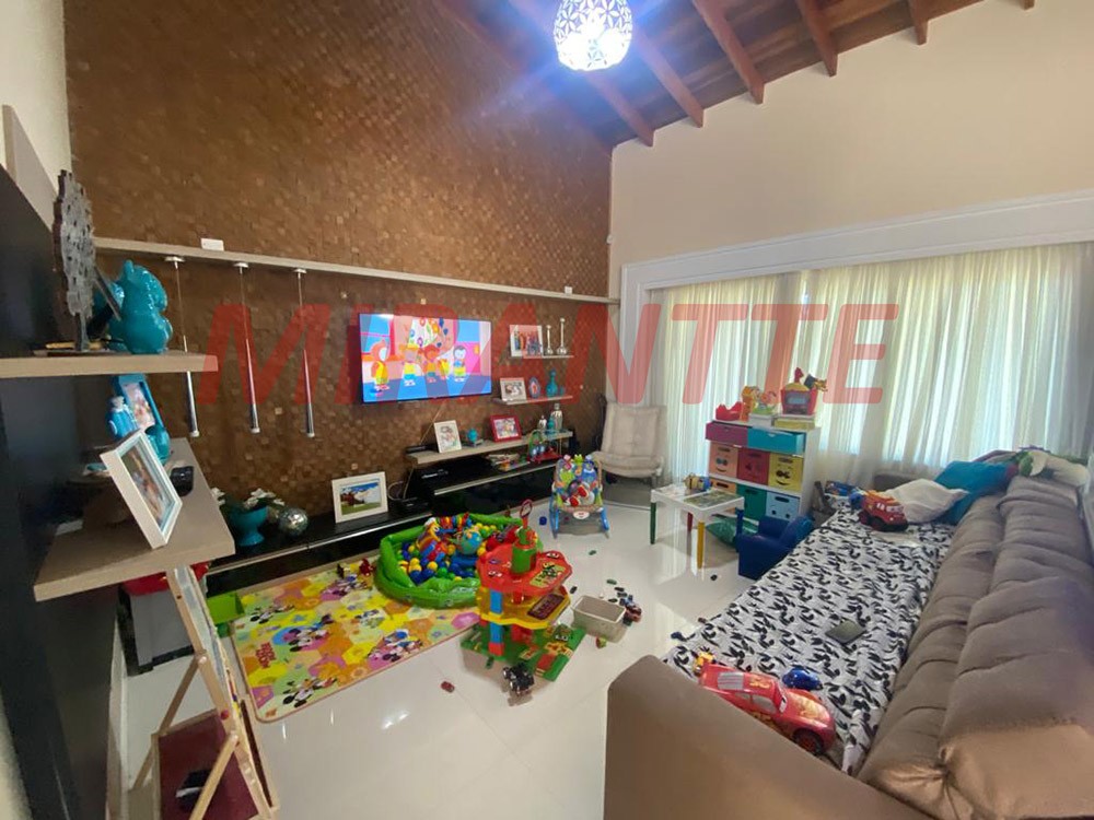 Sobrado de 550m² com 3 quartos em Jardim Guapíra