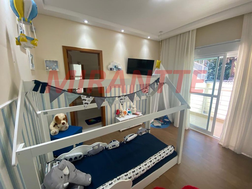 Sobrado de 550m² com 3 quartos em Jardim Guapíra