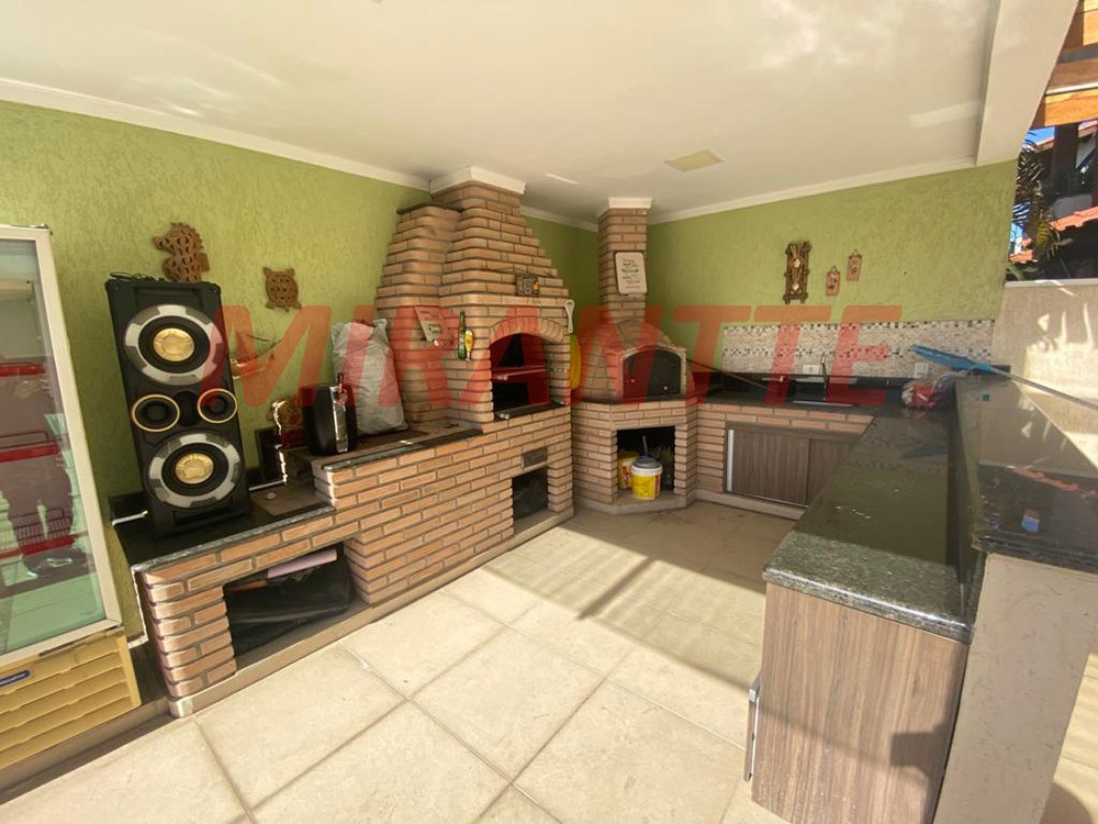 Sobrado de 550m² com 3 quartos em Jardim Guapíra