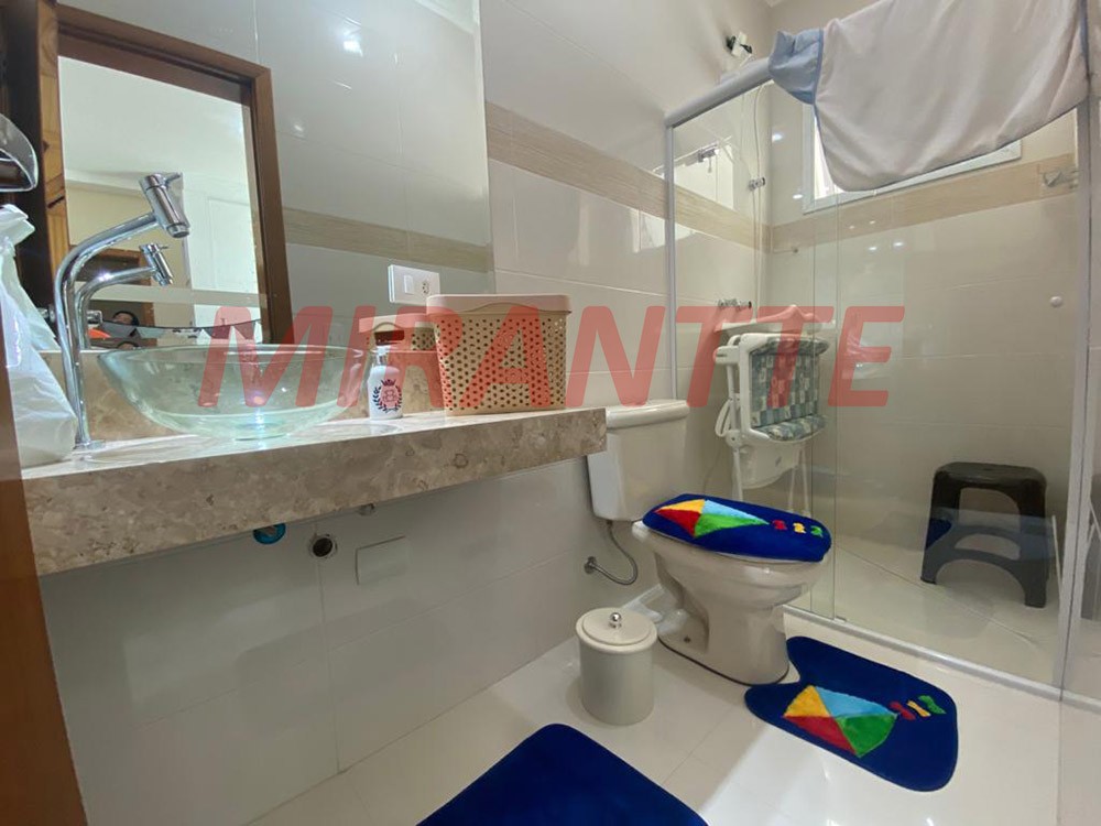 Sobrado de 550m² com 3 quartos em Jardim Guapíra