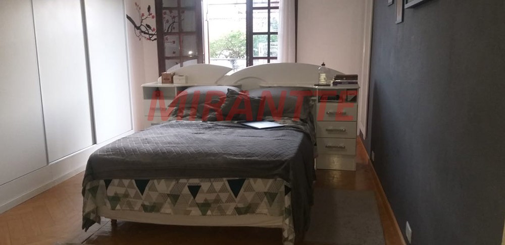 Sobrado de 192m² com 4 quartos em Água Fria