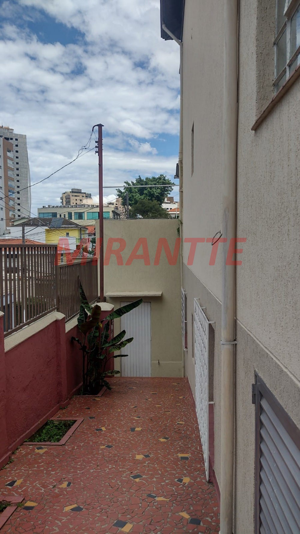 Sobrado de 246m² com 6 quartos em Vila Pauliceia