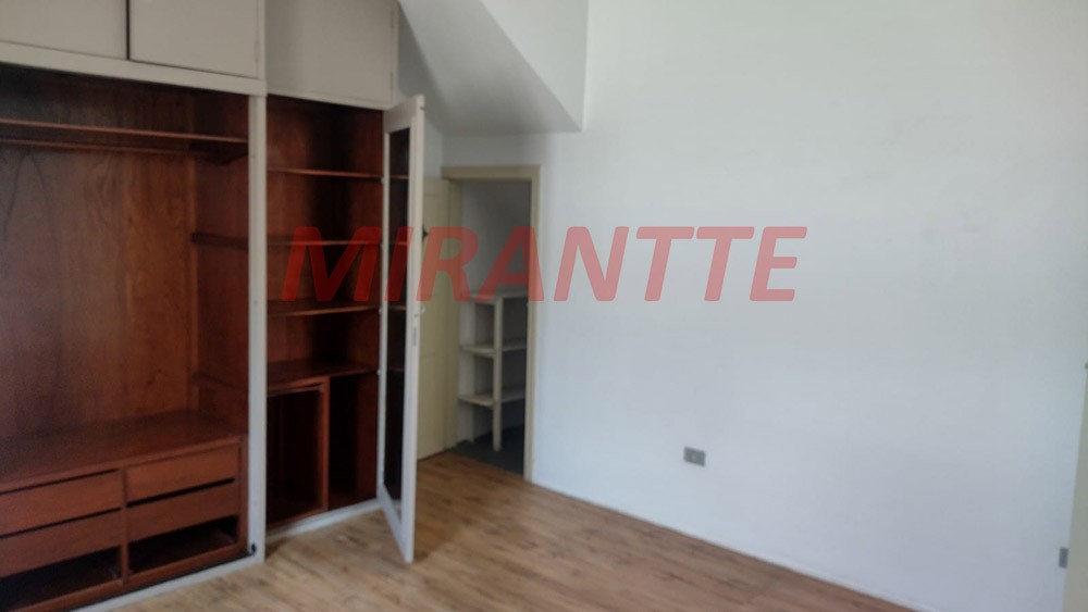 Sobrado de 246m² com 6 quartos em Vila Pauliceia