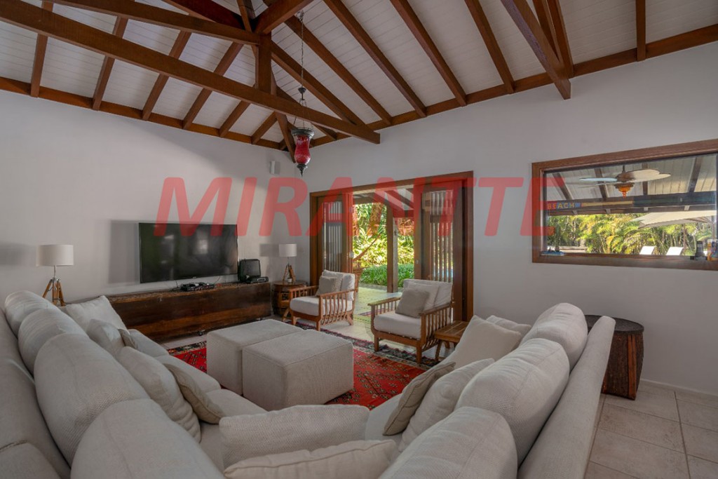 Sobrado de 588m² com 7 quartos em Maresias