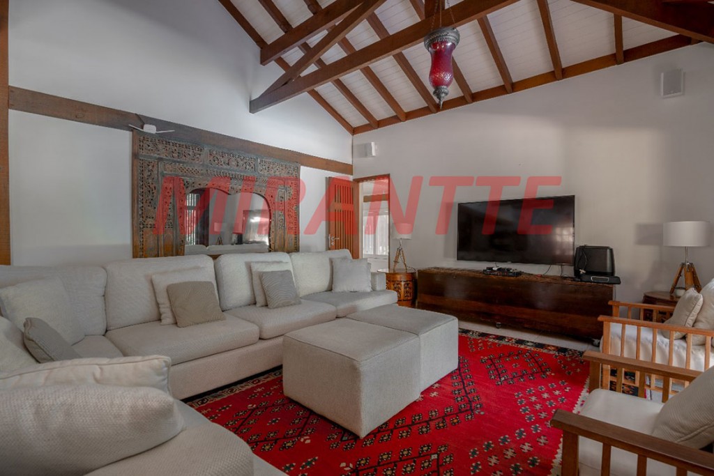 Sobrado de 588m² com 7 quartos em Maresias