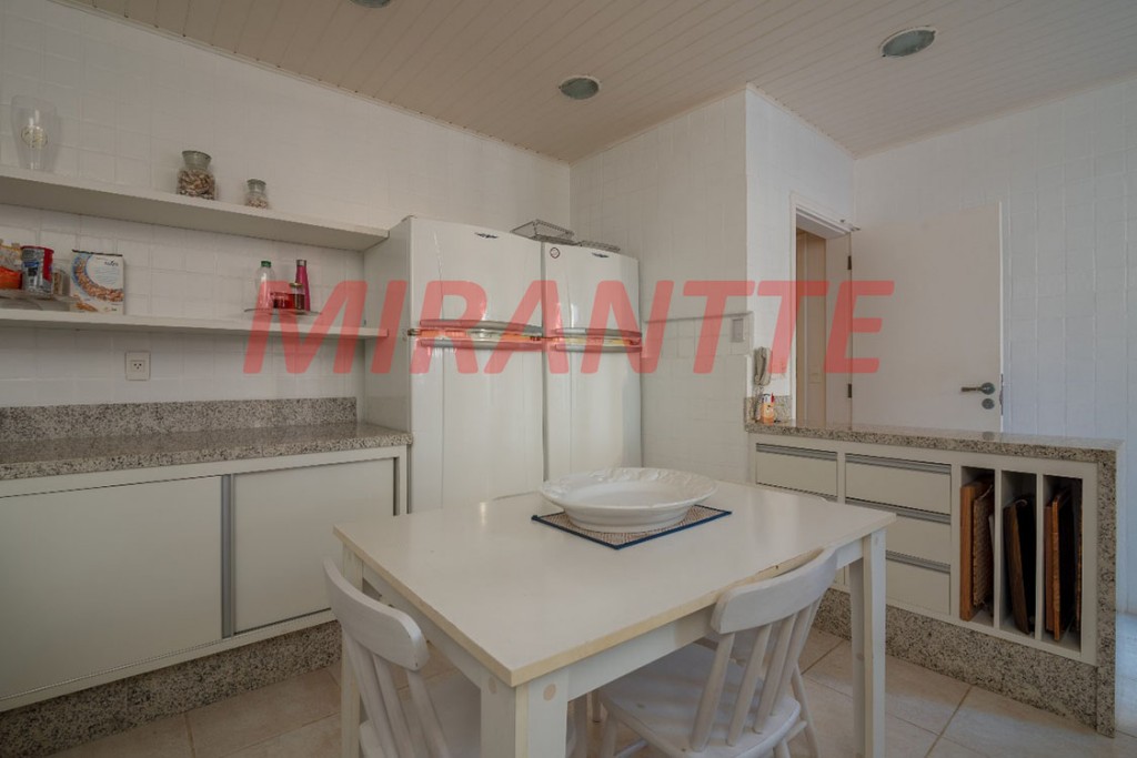 Sobrado de 588m² com 7 quartos em Maresias