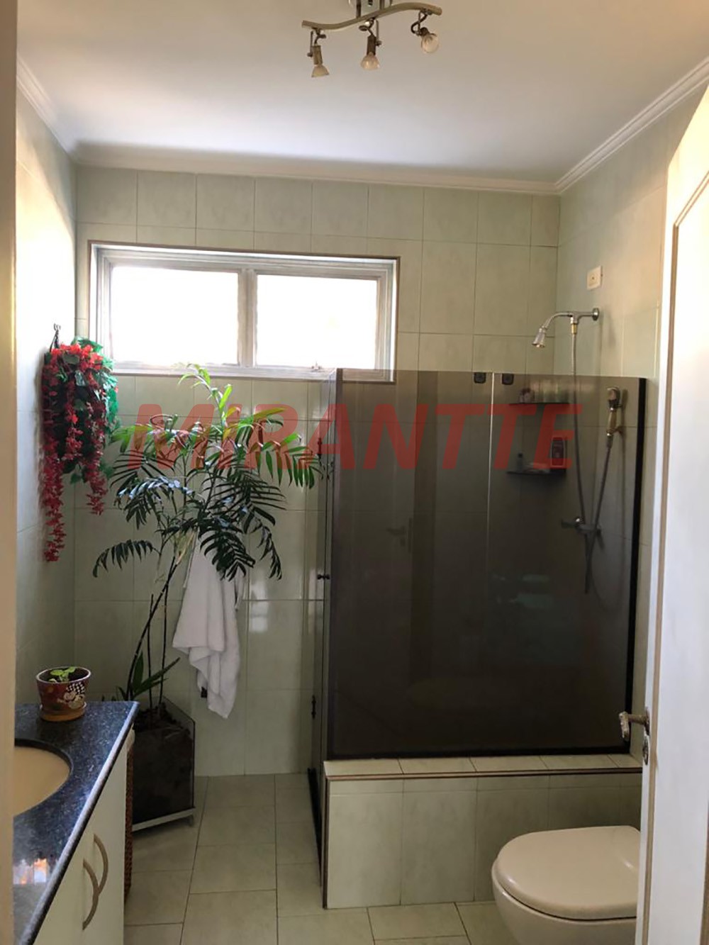 Sobrado de 422m² com 5 quartos em Tremembe