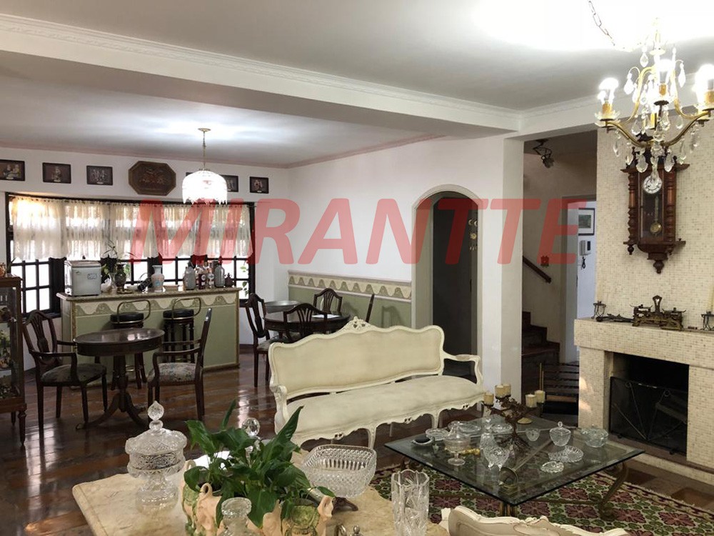 Sobrado de 422m² com 5 quartos em Tremembe