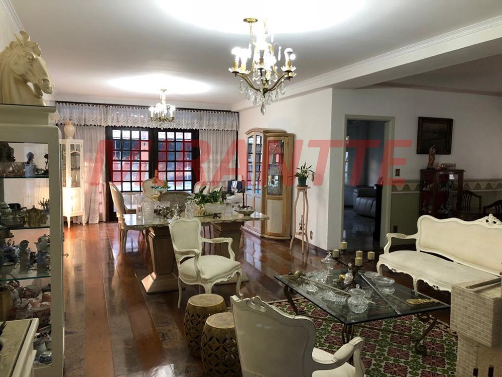 Sobrado de 422m² com 5 quartos em Tremembe