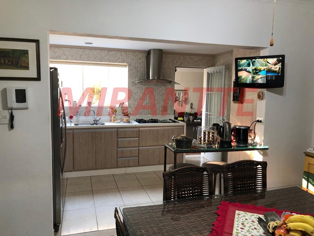 Sobrado de 422m² com 5 quartos em Tremembe