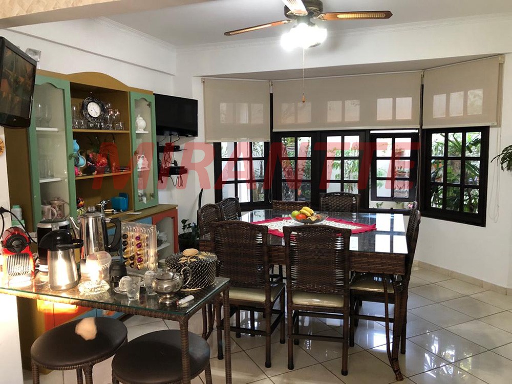 Sobrado de 422m² com 5 quartos em Tremembe