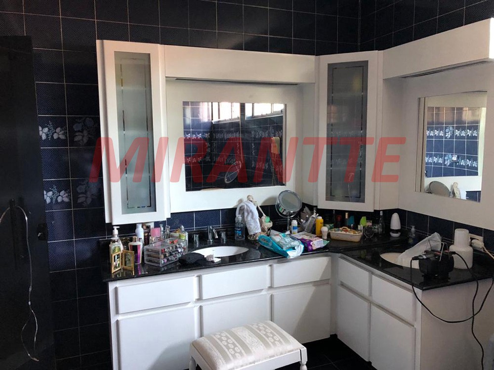 Sobrado de 422m² com 5 quartos em Tremembe