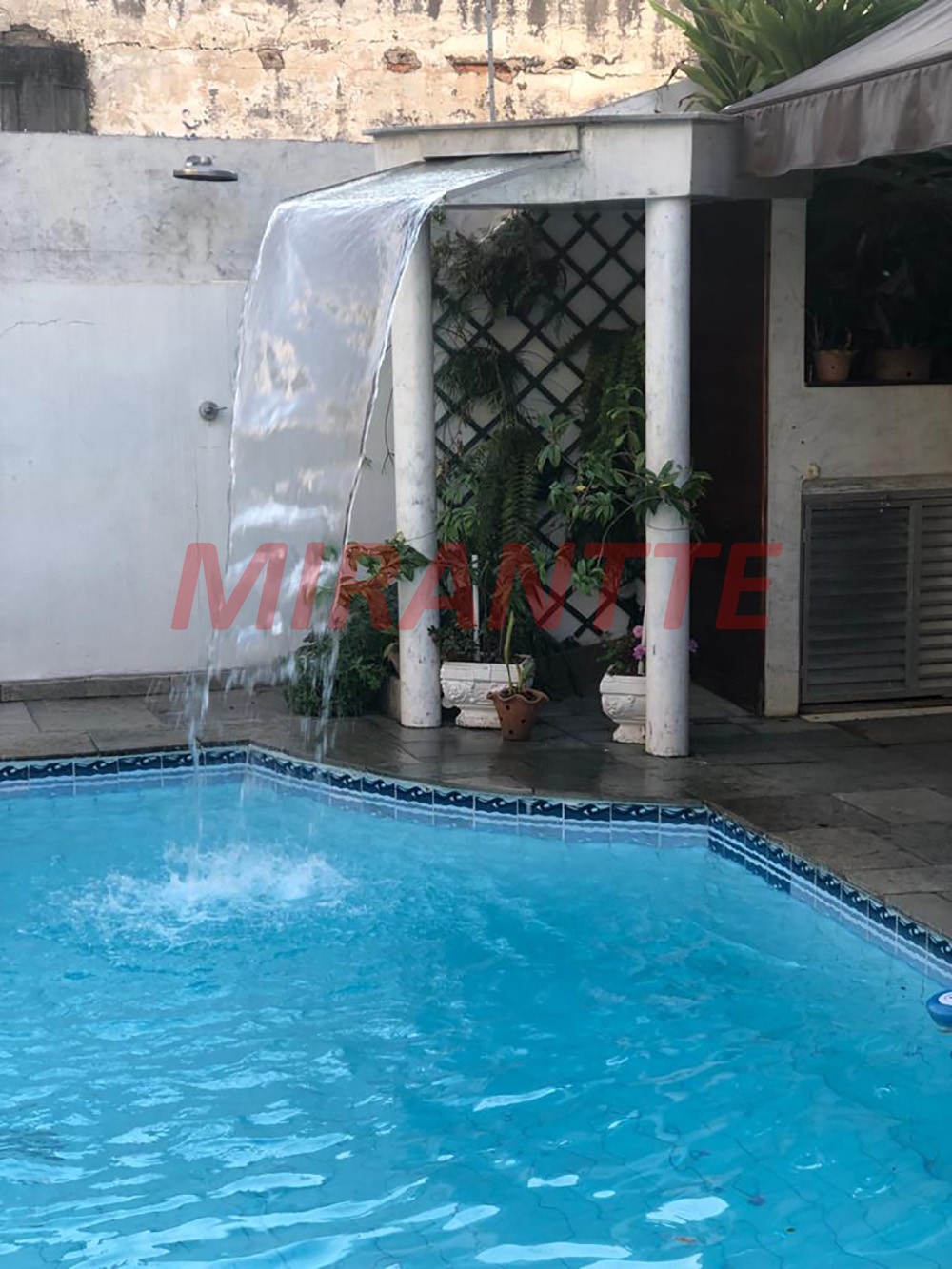 Sobrado de 422m² com 5 quartos em Tremembe
