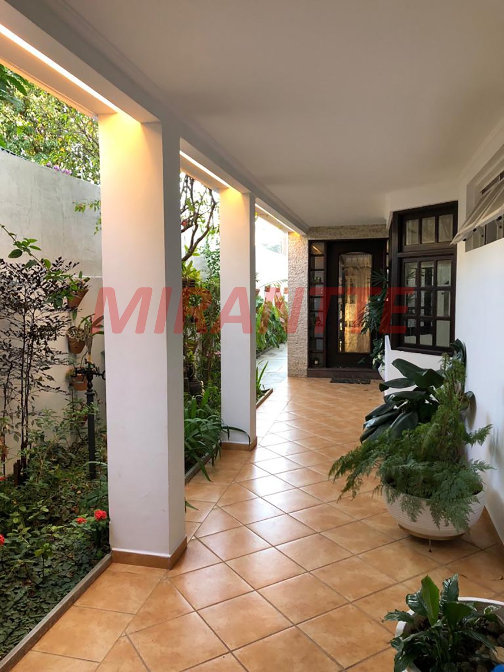 Sobrado de 422m² com 5 quartos em Tremembe