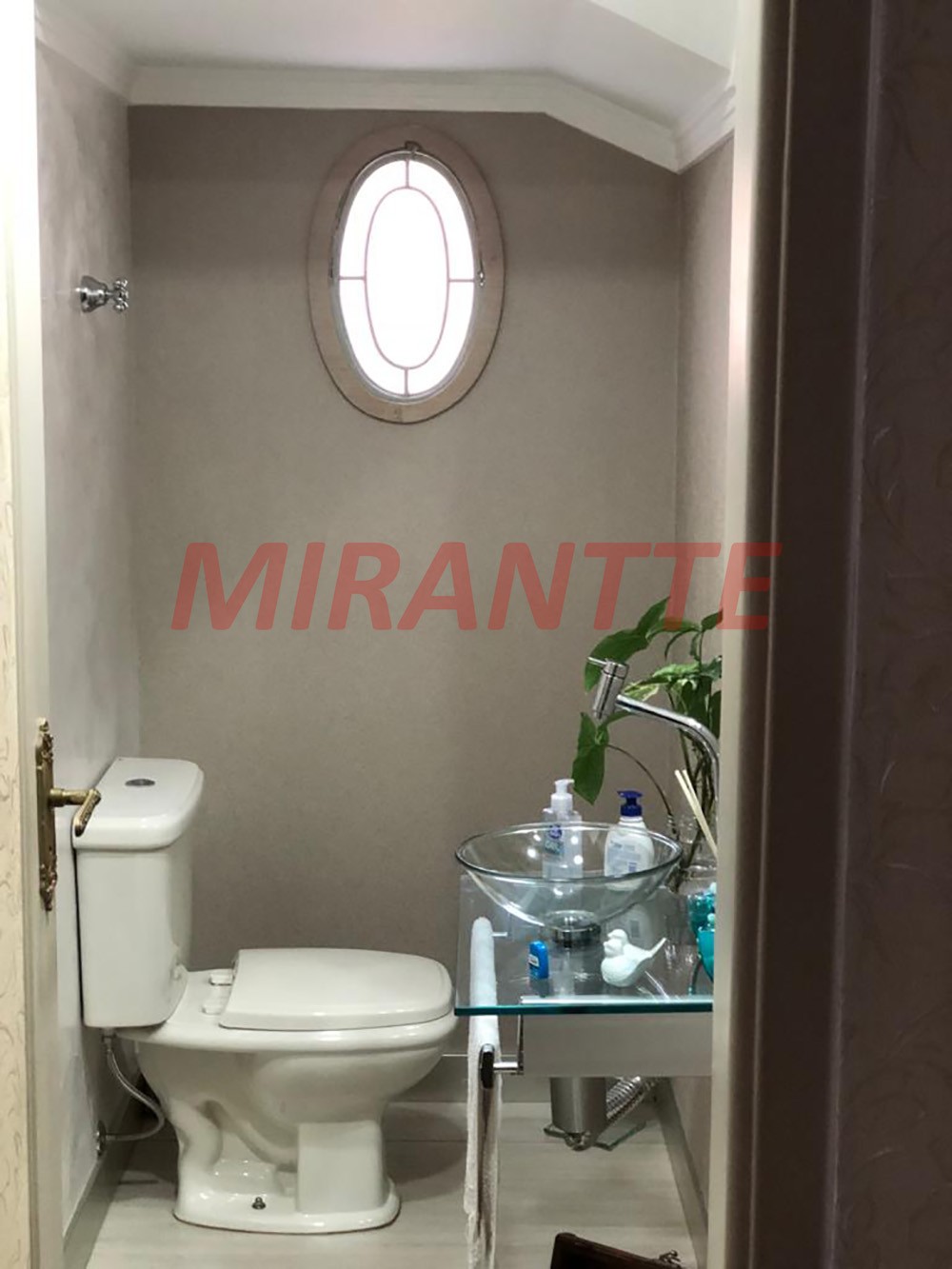 Sobrado de 422m² com 5 quartos em Tremembe