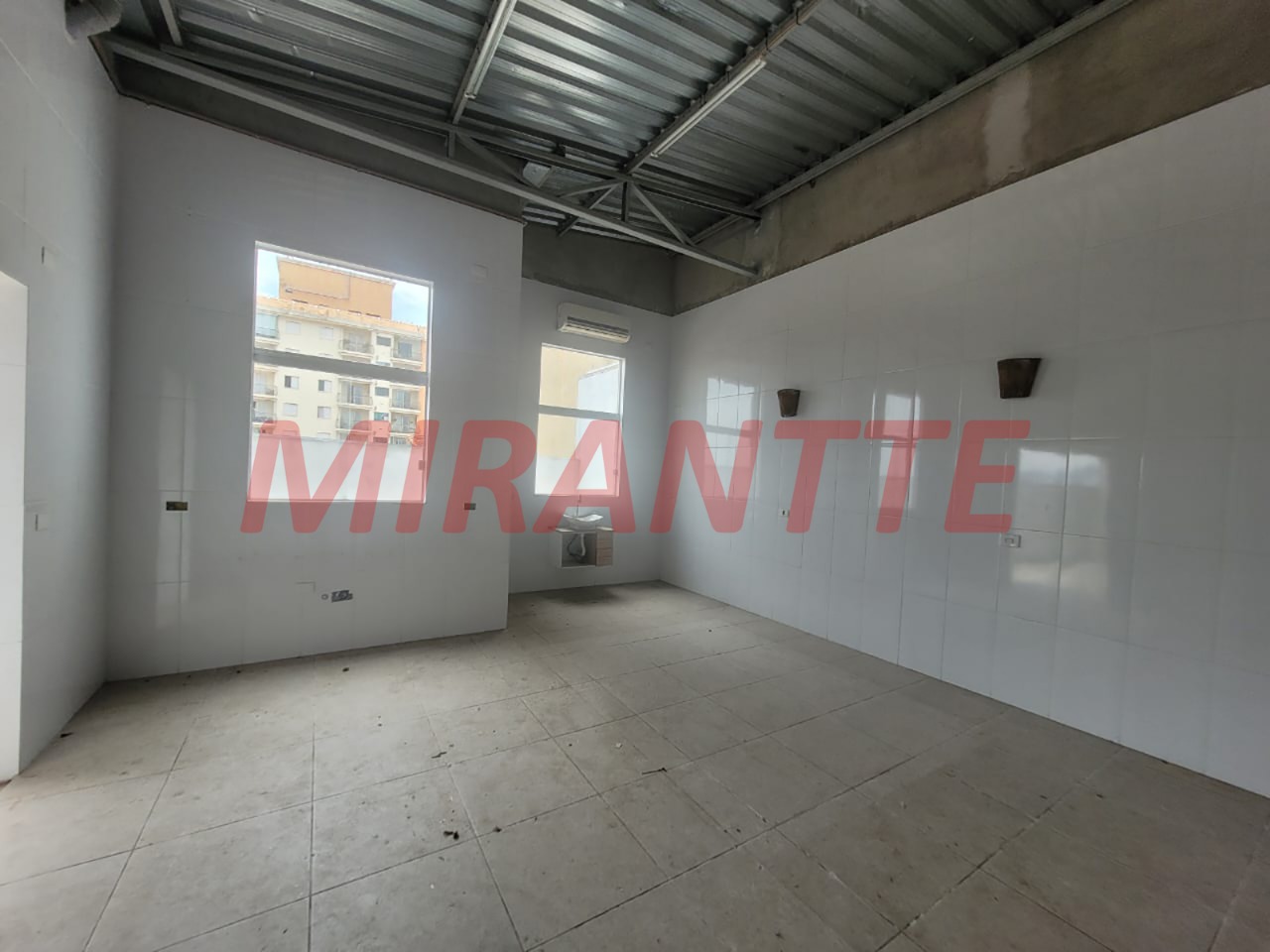 Comercial de 150m² em Bairro do Limão
