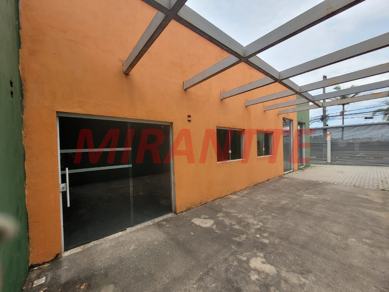 Comercial de 150m² em Bairro do Limão