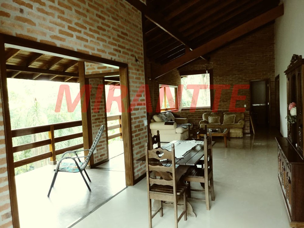 Casa terrea de 206m² com 4 quartos em Serra Da Cantareira