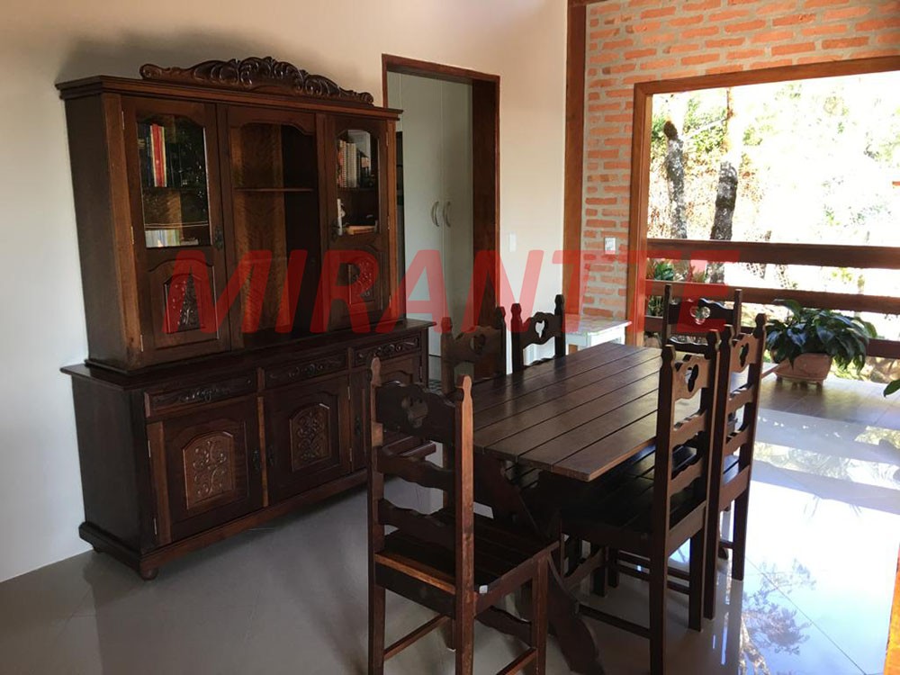 Casa terrea de 206m² com 4 quartos em Serra Da Cantareira