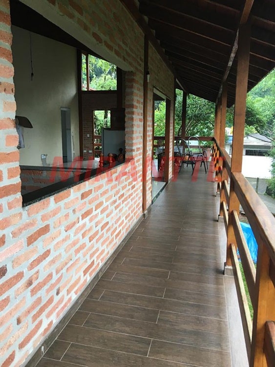 Casa terrea de 206m² com 4 quartos em Serra Da Cantareira