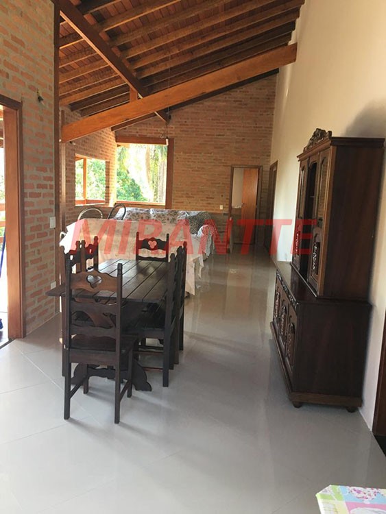 Casa terrea de 206m² com 4 quartos em Serra Da Cantareira