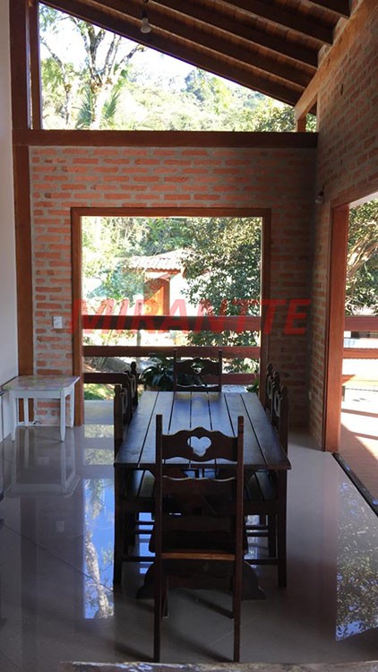 Casa terrea de 206m² com 4 quartos em Serra Da Cantareira