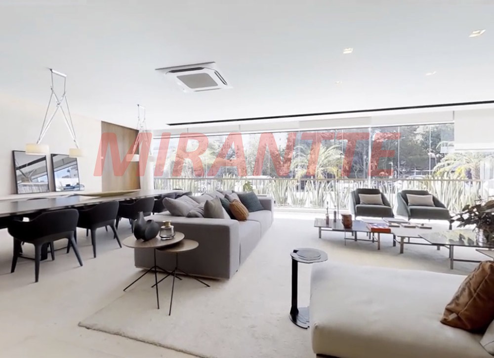 Apartamento de 280m² com 4 quartos em Moema