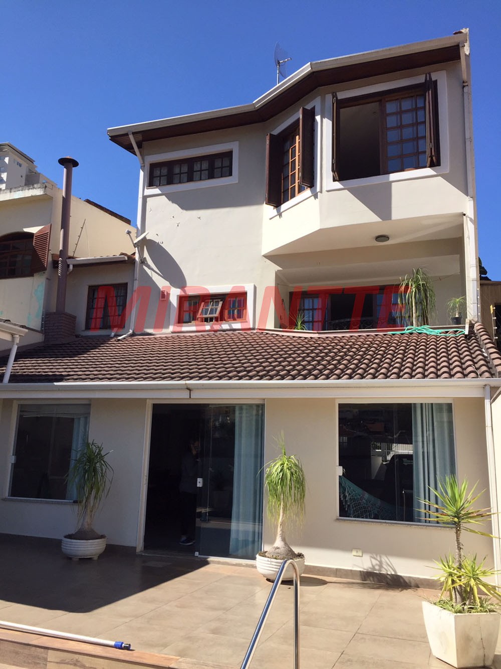 Sobrado de 433m² com 4 quartos em Vila Galvão