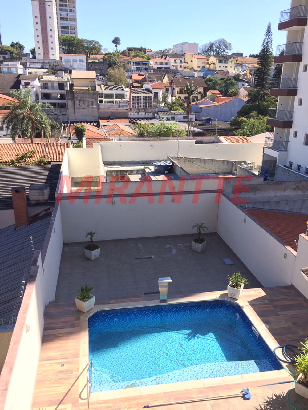 Sobrado de 433m² com 4 quartos em Vila Galvão