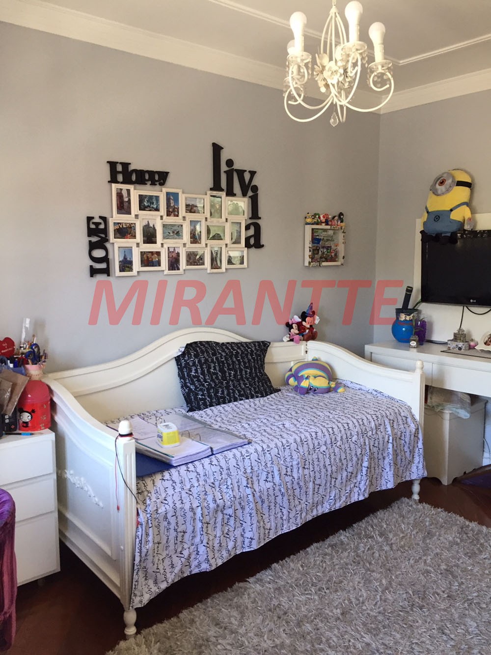 Sobrado de 433m² com 4 quartos em Vila Galvão