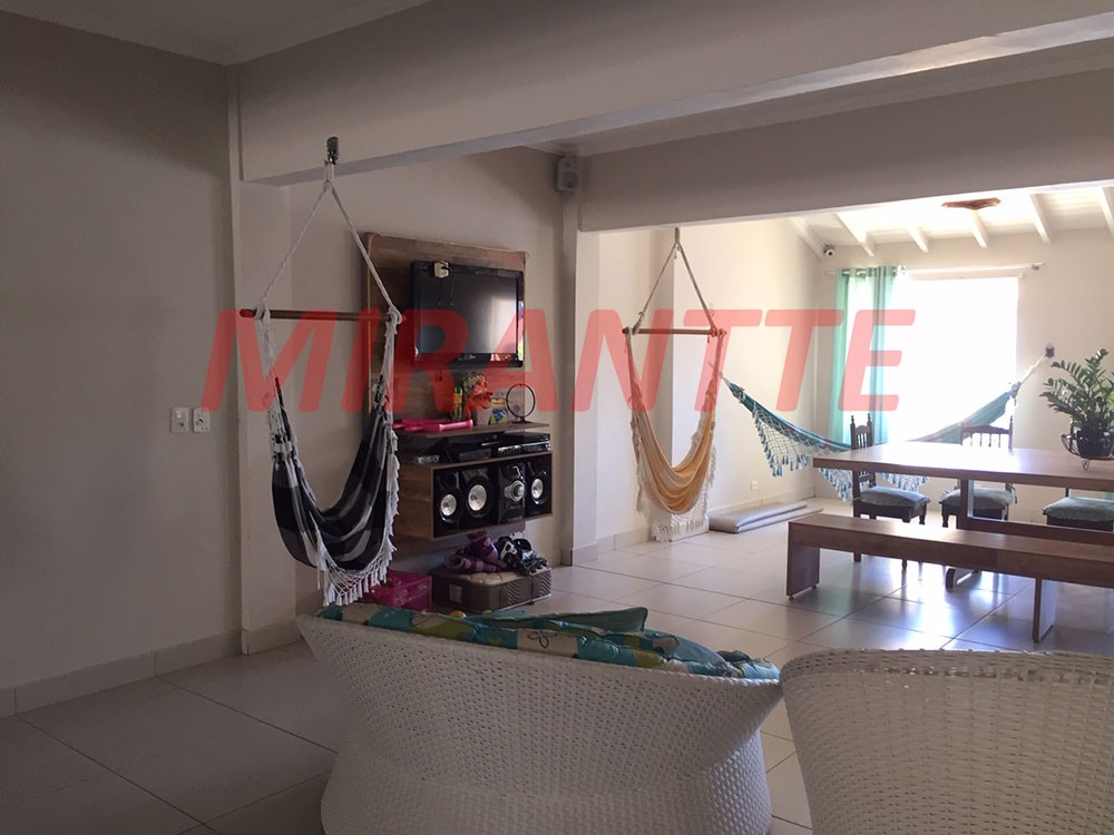 Sobrado de 433m² com 4 quartos em Vila Galvão
