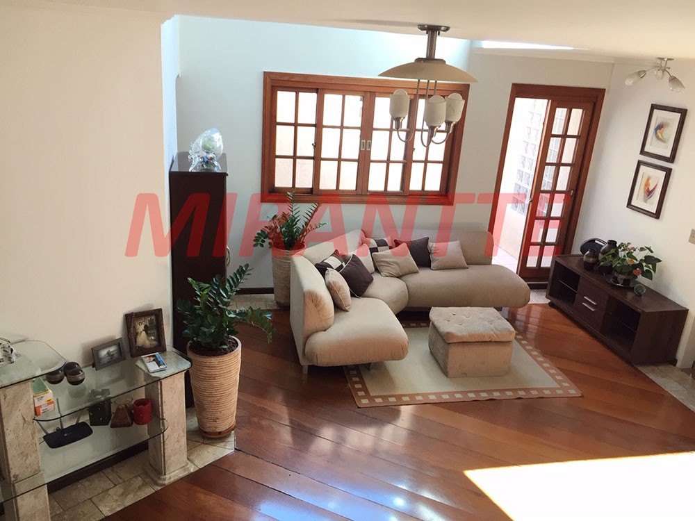 Sobrado de 433m² com 4 quartos em Vila Galvão