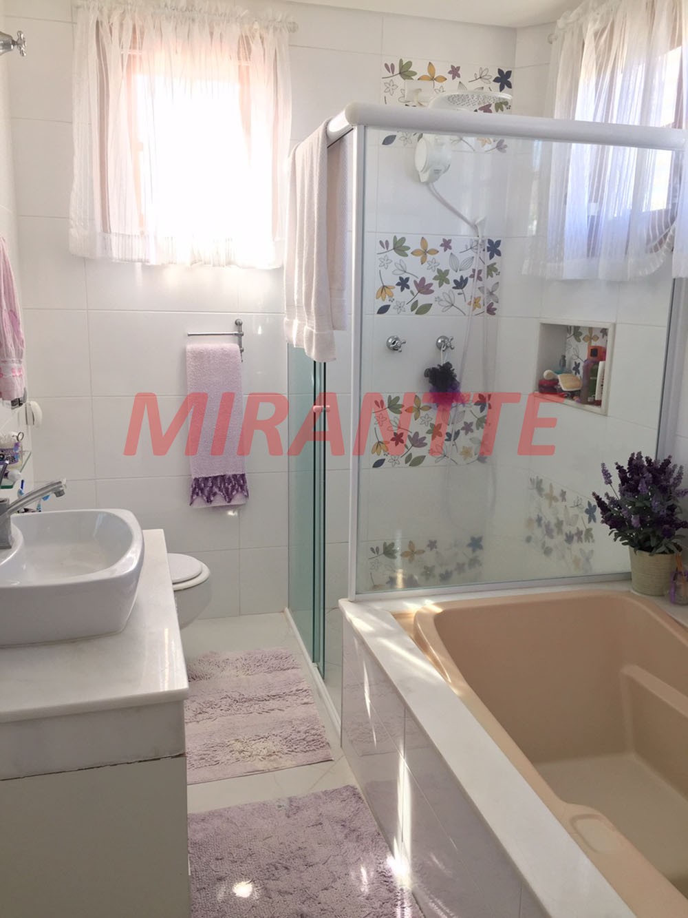 Sobrado de 433m² com 4 quartos em Vila Galvão