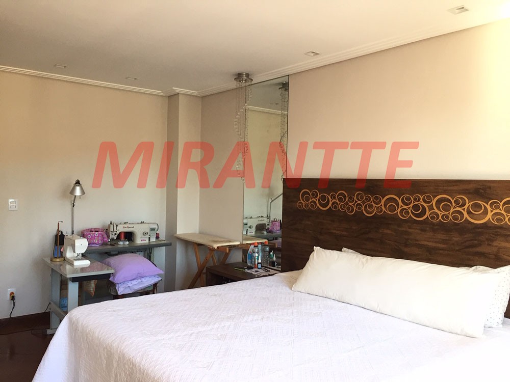 Sobrado de 433m² com 4 quartos em Vila Galvão