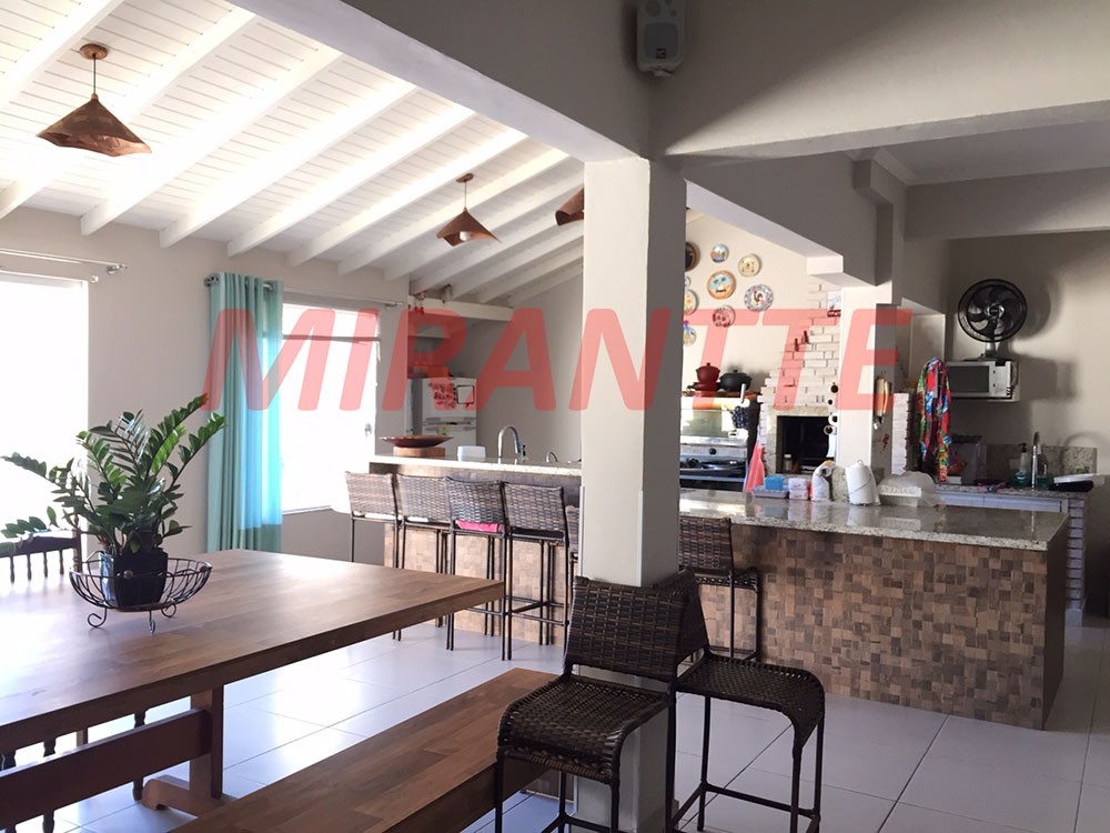 Sobrado de 433m² com 4 quartos em Vila Galvão