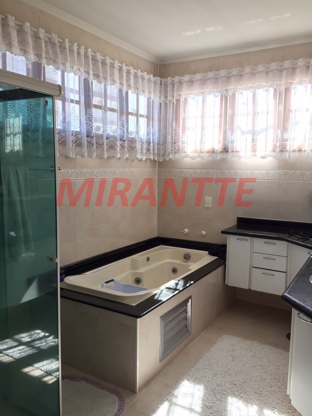 Sobrado de 433m² com 4 quartos em Vila Galvão