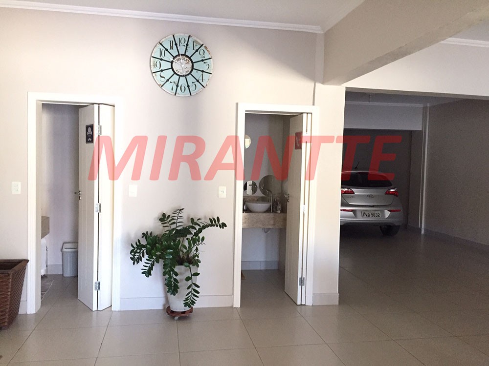 Sobrado de 433m² com 4 quartos em Vila Galvão