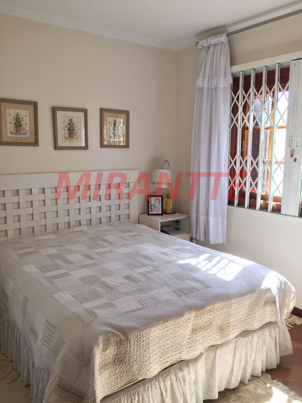 Sobrado de 433m² com 4 quartos em Vila Galvão