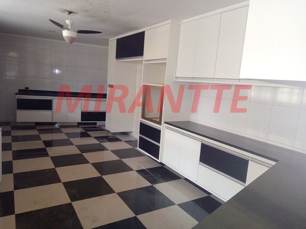 Sobrado de 450m² com 4 quartos em Vila Rosália
